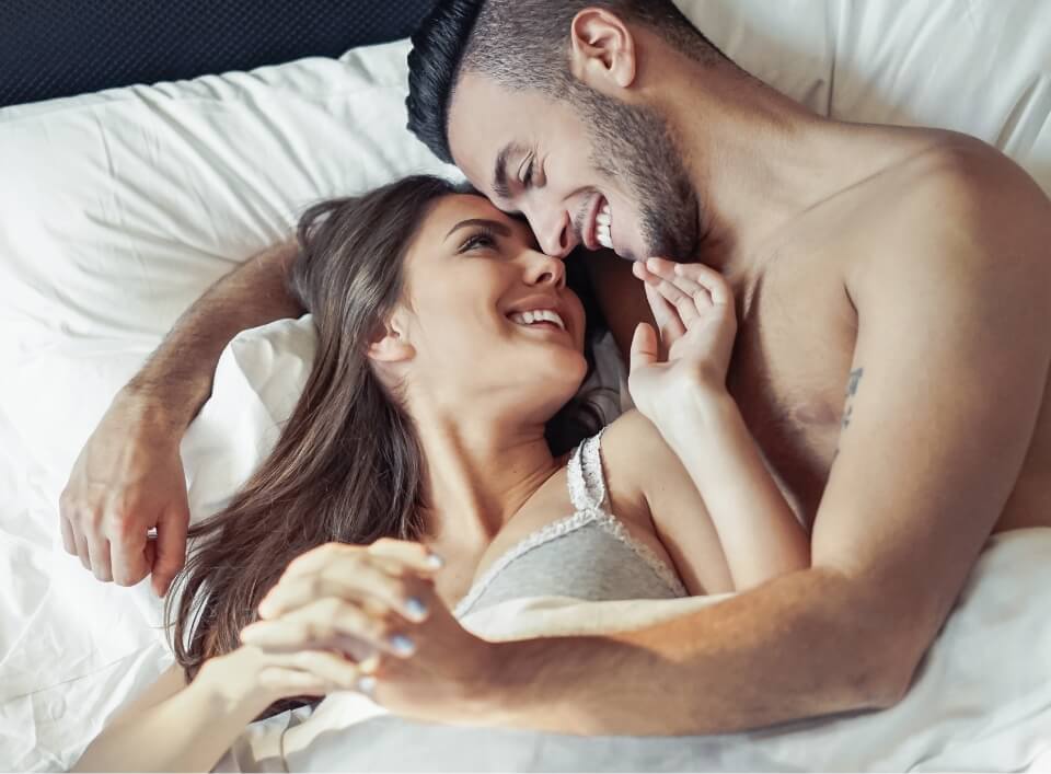 happy-romantic-couple-embracing-in-the-bed-2023-11-27-05-07-45-utc (1)